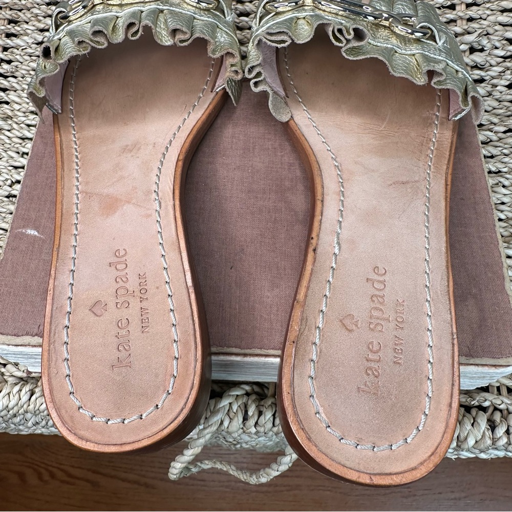 Kate Spade Ruffle Beau Leather Slide Sandal Gold Sz 8 - Picture 8 of 15